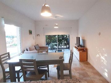 Departamento 2 amb en PB con Patio en Jardines de Saravi Pilar