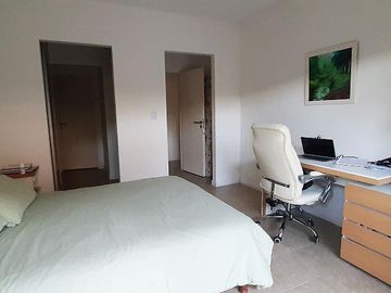 Departamento 2 amb en PB con Patio en Jardines de Saravi Pilar