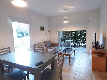 Departamento 2 amb en PB con Patio en Jardines de Saravi Pilar