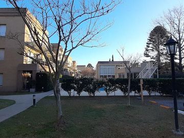 Departamento 2 amb en PB con Patio en Jardines de Saravi Pilar