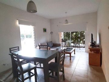 Departamento 2 amb en PB con Patio en Jardines de Saravi Pilar