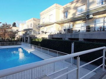Departamento 2 amb en PB con Patio en Jardines de Saravi Pilar