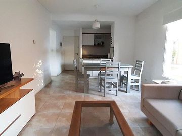 Departamento 2 amb en PB con Patio en Jardines de Saravi Pilar