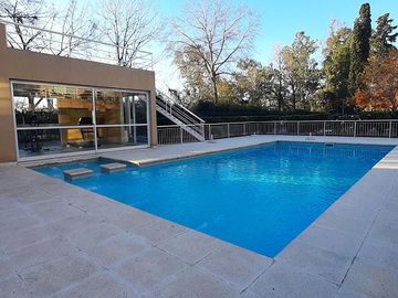 Departamento 2 amb en PB con Patio en Jardines de Saravi Pilar