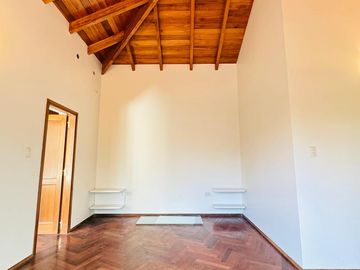 Casa en Venta de 4 Dormitorios, Recibo Menor - Country El Bosque