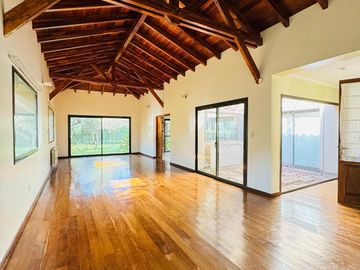 Casa en Venta de 4 Dormitorios, Recibo Menor - Country El Bosque