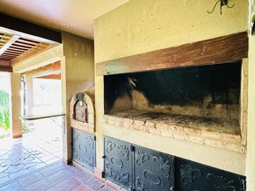 Casa en Venta de 4 Dormitorios, Recibo Menor - Country El Bosque