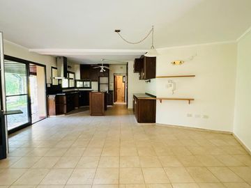 Casa en Venta de 4 Dormitorios, Recibo Menor - Country El Bosque