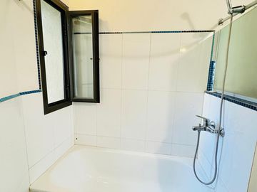 Casa en Venta de 4 Dormitorios, Recibo Menor - Country El Bosque