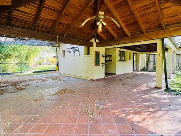 Casa en Venta de 4 Dormitorios, Recibo Menor - Country El Bosque