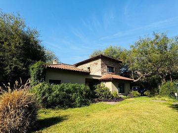 Casa en Venta de 4 Dormitorios, Recibo Menor - Country El Bosque