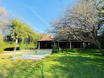 Casa en Venta de 4 Dormitorios, Recibo Menor - Country El Bosque
