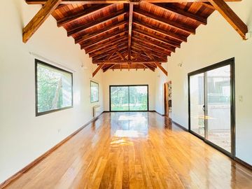 Casa en Venta de 4 Dormitorios, Recibo Menor - Country El Bosque