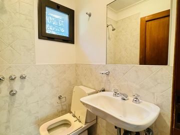 Casa en Venta de 4 Dormitorios, Recibo Menor - Country El Bosque