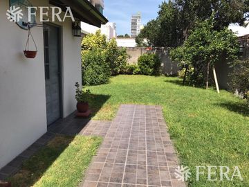 Venta de  Casa 3 ambientes con fondo libre en Wilde