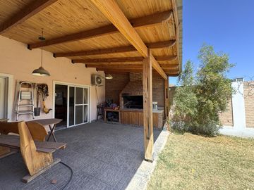VENDE DUPLEX EN B° RINCON LINDO , CIPOLLETTI