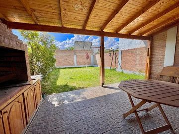 VENDE DUPLEX EN B° RINCON LINDO , CIPOLLETTI