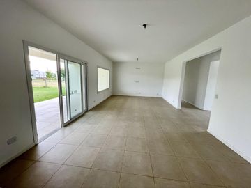 VENTA CASA HARAS SANTA MARIA LOS MOLINOS 4 AMB
