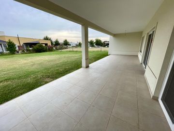 VENTA CASA HARAS SANTA MARIA LOS MOLINOS 4 AMB