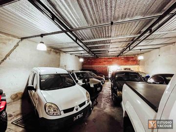 Depósito en venta - 2 Dormitorios 2 Baños - Monoambiente - Cocheras - 510Mts2 - La Plata