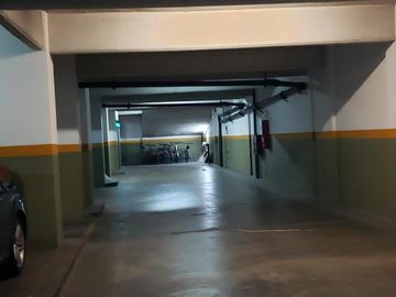 Venta de comoda cochera en Microcentro