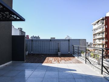 DEPARTAMENTO DE DOS DORMITORIOS VENTA PATIO EXCLUSIVO ABASTO ROSARIO