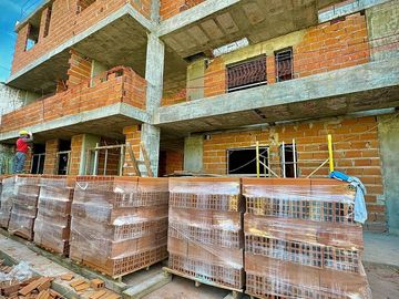 Departamentos 2 y 3 Dormitorios c/Cochera en Venta, Zona Sur Barrio Jardín