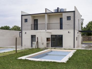 Martha SE Garrone 1430
