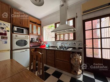Exc Chalet en PH 4 Amb C/ Terraza, Patio, Balcon, Garaje o Local Ideal Renta