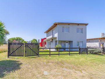 Venta - Casa 4 ambientes - PARQUE - Camet Norte