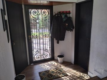 Casa en excelente estado, con un lote al Golf único de 930 m² con 40 mts de frente