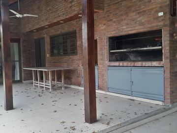 Casa en excelente estado, con un lote al Golf único de 930 m² con 40 mts de frente