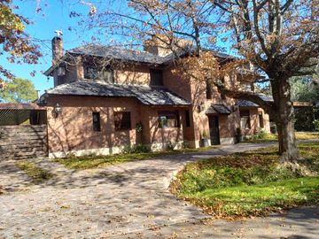 Casa en excelente estado, con un lote al Golf único de 930 m² con 40 mts de frente