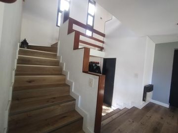 Casa en excelente estado, con un lote al Golf único de 930 m² con 40 mts de frente
