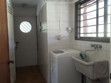 Casa en excelente estado, con un lote al Golf único de 930 m² con 40 mts de frente