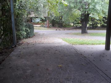 Casa en excelente estado, con un lote al Golf único de 930 m² con 40 mts de frente