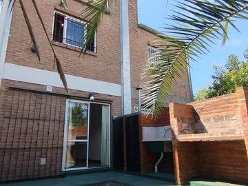 Casa en Venta Duplex Con Jardin y Parrilla Pilar