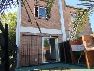 Casa en Venta Duplex Con Jardin y Parrilla Pilar