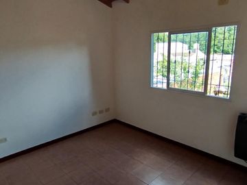 Casa en Venta Duplex Con Jardin y Parrilla Pilar