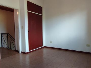 Casa en Venta Duplex Con Jardin y Parrilla Pilar