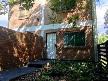Casa en Venta Duplex Con Jardin y Parrilla Pilar
