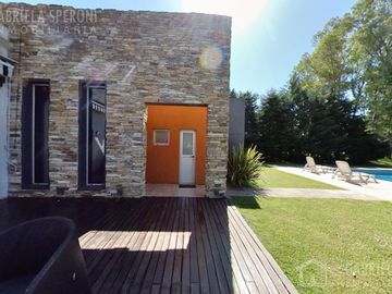 Casa 4 ambientes VENTA Parque Las Naciones