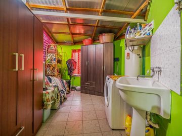 venta CASA QUINTA 4 AMBIENTES   - CASA DE HUESPEDES