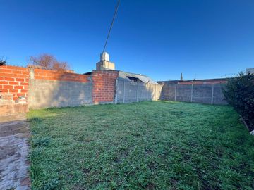 Casa en Ezeiza - a terminar - amplio lote