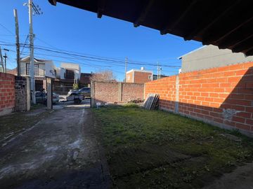 Casa en Ezeiza - a terminar - amplio lote