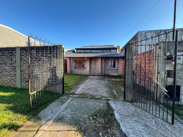 Casa en Ezeiza - a terminar - amplio lote