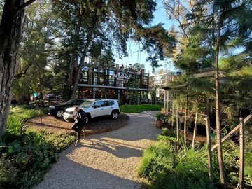 Locales con renta, en  venta - Exclusiva zona de Parque Leloir