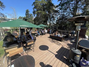 Locales con renta, en  venta - Exclusiva zona de Parque Leloir