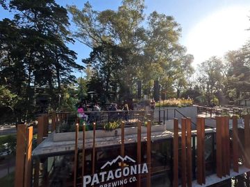 Locales con renta, en  venta - Exclusiva zona de Parque Leloir