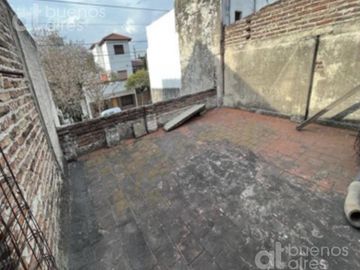 Monte Castro - PH 5 ambientes al frente con ingreso independiente - SIN EXPENSAS